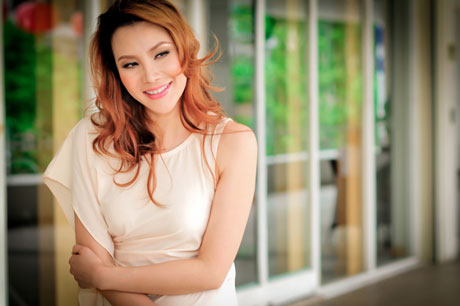 Việt[-]Trinh[-]ở[-]tuổi[-]40[-]vẫn[-]xinh[-]đẹp[-]mặn[-]mà,[-]năng[-]đi[-]chùa[-]làm[-]từ[-]thiện[-]và[-]ăn[-]chay[-]trường...