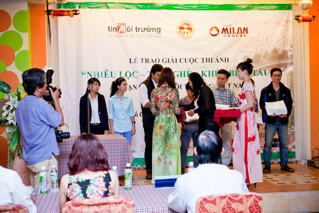 Cuộc[-]thi[-]ảnh[-]môi[-]trường[-]đầu[-]tiên[-]về[-]chủ[-]đề[-]"Kênh[-]Nhiêu[-]Lộc[-]-[-]Thị[-]Nghè[-]-[-]Khúc[-]biến[-]tấu"