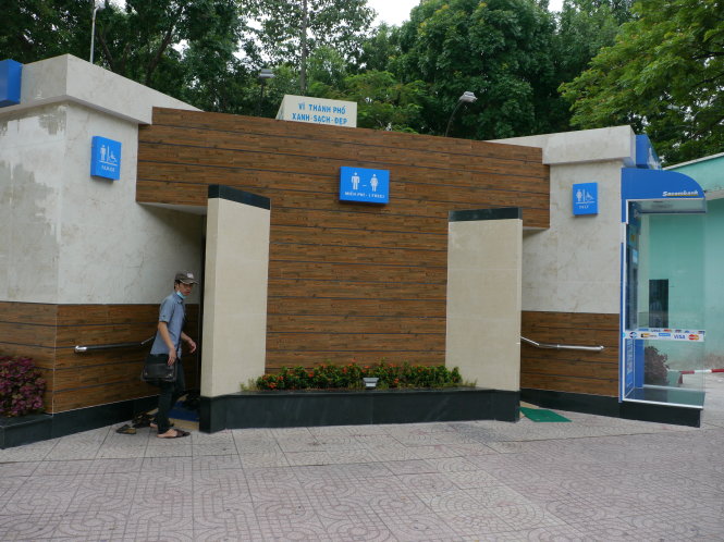 [-]TPHCM:[-]Thiếu[-]nhà[-]vệ[-]sinh,[-]phạt[-]tiền[-]người[-]tiểu[-]bậy