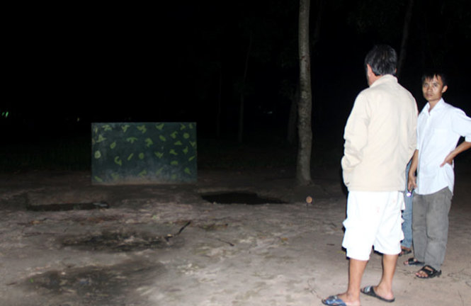 Bé[-]gái[-]4[-]tuổi[-]bị[-]lọt[-]xuống[-]hố[-]nước[-]trong[-]rừng[-]tràm[-]tử[-]vong