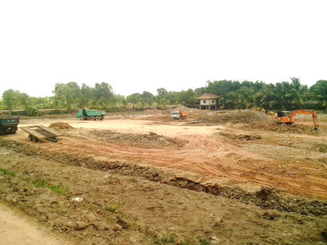 Tây[-]Ninh:[-]khai[-]thác[-]đất[-]trái[-]phép[-]tại[-]tại[-]khu[-]vực[-]quân[-]sự