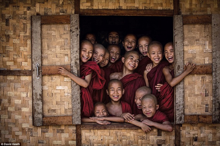 Bộ[-]ảnh[-]Myanmar[-]yên[-]bình[-]và[-]cổ[-]kính[-]của[-]Nhiếp[-]ảnh[-]gia[-]David[-]Heath