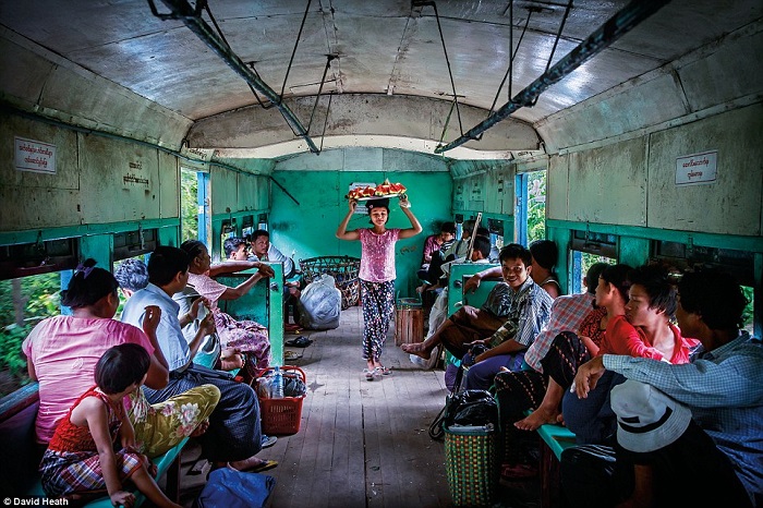 Bộ[-]ảnh[-]Myanmar[-]yên[-]bình[-]và[-]cổ[-]kính[-]của[-]Nhiếp[-]ảnh[-]gia[-]David[-]Heath