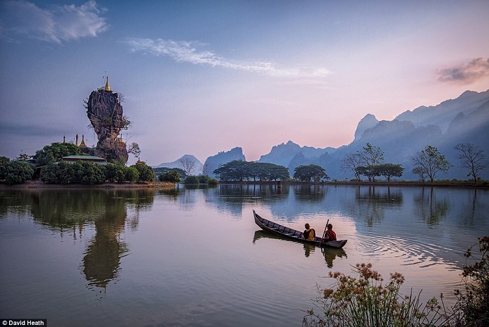 Bộ[-]ảnh[-]Myanmar[-]yên[-]bình[-]và[-]cổ[-]kính[-]của[-]Nhiếp[-]ảnh[-]gia[-]David[-]Heath