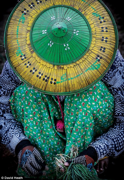 Bộ[-]ảnh[-]Myanmar[-]yên[-]bình[-]và[-]cổ[-]kính[-]của[-]Nhiếp[-]ảnh[-]gia[-]David[-]Heath