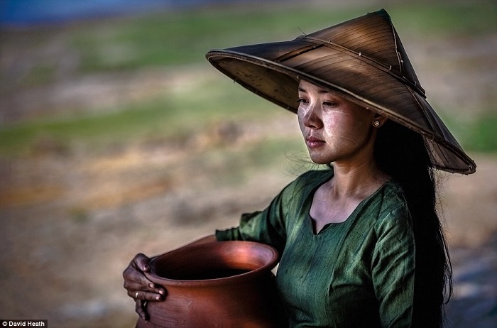 Bộ[-]ảnh[-]Myanmar[-]yên[-]bình[-]và[-]cổ[-]kính[-]của[-]Nhiếp[-]ảnh[-]gia[-]David[-]Heath