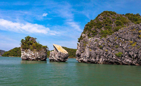 [-]Đề[-]xuất[-]'bắt[-]vít'[-]giữ[-]đảo[-]đá[-]ở[-]Hạ[-]Long