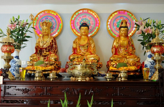 Những[-]cấm[-]kỵ[-]khi[-]bài[-]trí[-]tượng[-]Phật[-]và[-]treo[-]tranh[-]thờ[-]Phật[-]trong[-]nhà