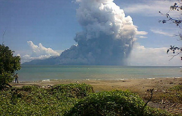 [-]Indonesia:[-]​Núi[-]lửa[-]phun,[-]đóng[-]cửa[-]5[-]sân[-]bay