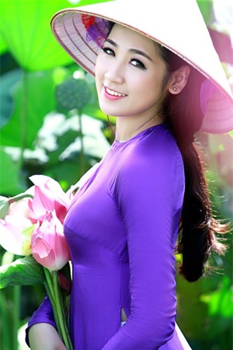 Mỹ[-]nhân[-]Việt[-]đẹp[-]mê[-]khi[-]chụp[-]ảnh[-]cùng[-]sen