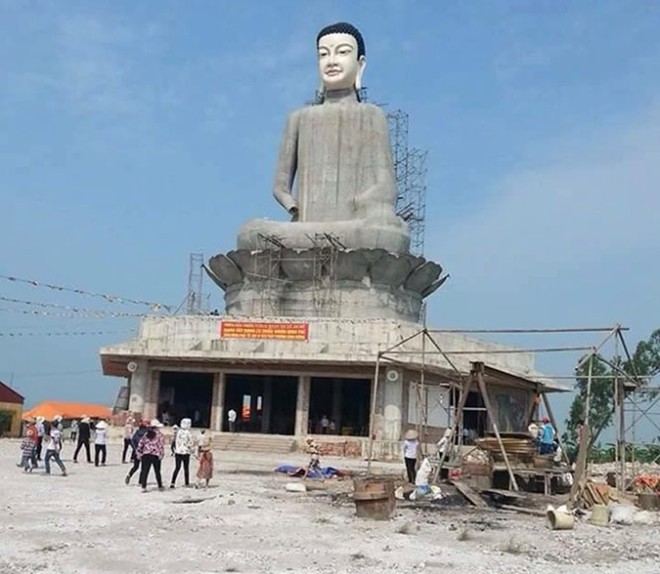 [-]Thái[-]Bình:[-]Tượng[-]Phật[-]cao[-]45[-]m[-]bất[-]ngờ[-]đổ[-]sập
