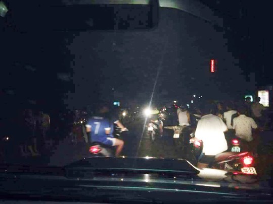 Hà[-]Tĩnh:[-]Vệt[-]sáng[-]lớn[-]lao[-]xuống[-]gây[-]tiếng[-]nổ[-]lớn