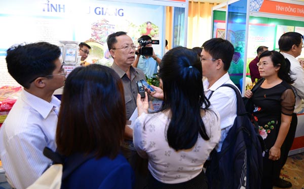 Hậu[-]Giang[-]không[-]vì[-]nghèo[-]mà[-]bất[-]chấp[-]qui[-]định[-]về[-]môi[-]trường