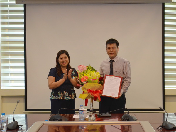 Ông[-]Trịnh[-]Xuân[-]Quảng[-]giữ[-]chức[-]Phó[-]Vụ[-]trưởng[-]Vụ[-]Thi[-]đua[-]-[-]Khen[-]thưởng[-]và[-]Tuyên[-]truyền[-]Bộ[-]TN&M