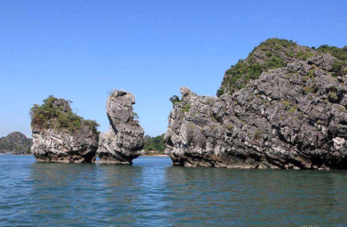 [-]Đề[-]xuất[-]'bắt[-]vít'[-]giữ[-]đảo[-]đá[-]ở[-]Hạ[-]Long