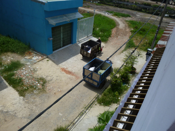 Bãi[-]tập[-]kết[-]rác[-]thải[-]sinh[-]hoạt[-]gây[-]ô[-]nhiễm[-][-]ở[-]phường[-]Đông[-]Hưng[-]Thuận,[-]Quận[-]12