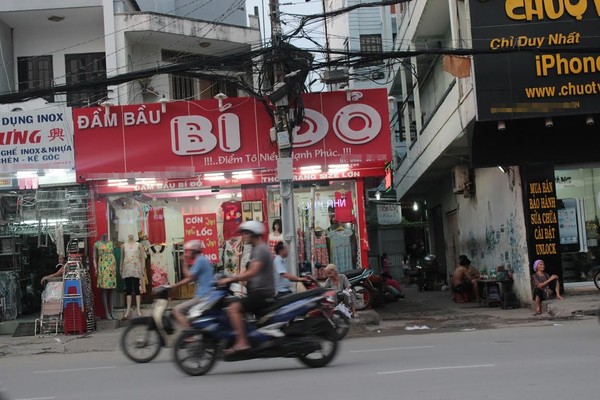Phì[-]cười[-]với[-]những[-]bảng[-]hiệu[-]có[-]tên[-]cực[-]"độc"[-]ở[-]Sài[-]Gòn