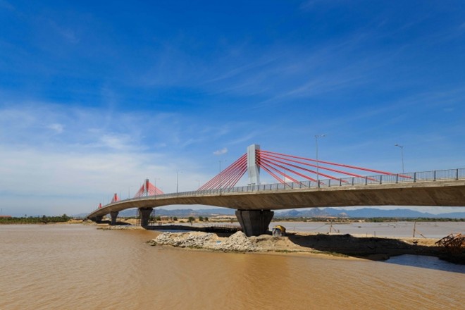 Cầu[-]An[-]Đông[-]nối[-]đôi[-]bờ[-]sông[-]Dinh[-]sẽ[-]khánh[-]thành[-]vào[-]ngày[-]29/8