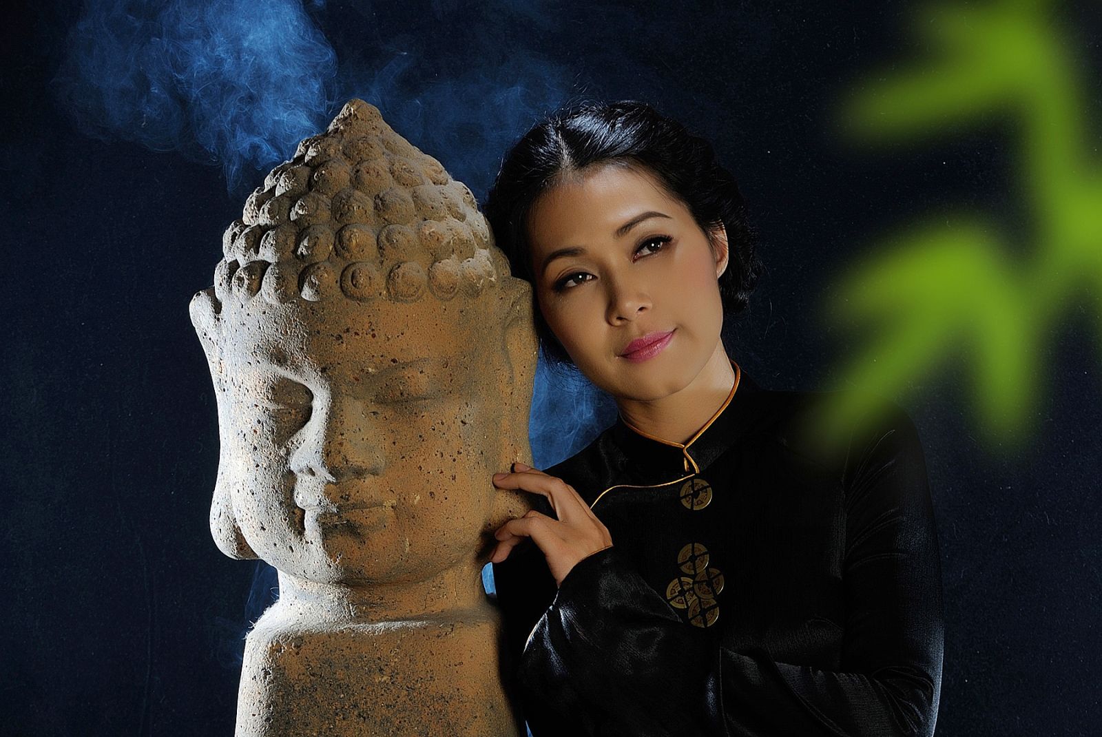 Bộ[-]ảnh[-]Đinh[-]Y[-]Nhung[-]huyền[-]bí[-]trước[-]cõi[-]thiền
