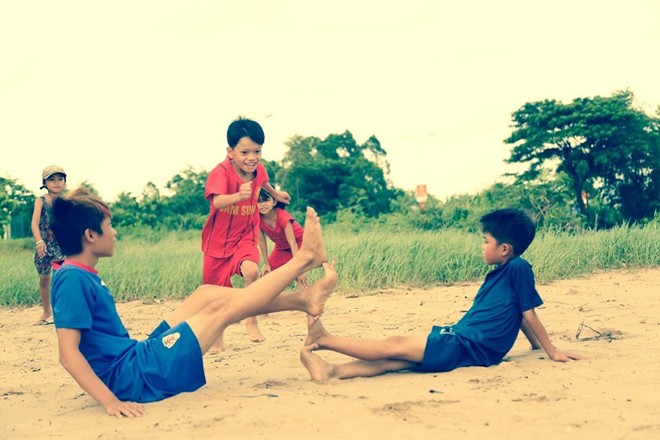 [-]Bộ[-]ảnh[-]đẹp[-]về[-]tuổi[-]thơ[-]"Nơi[-]không[-]có[-]sự[-]lo[-]âu"