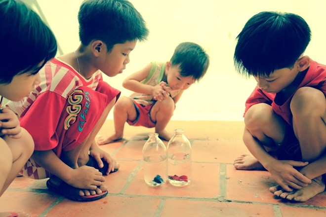 [-]Bộ[-]ảnh[-]đẹp[-]về[-]tuổi[-]thơ[-]"Nơi[-]không[-]có[-]sự[-]lo[-]âu"