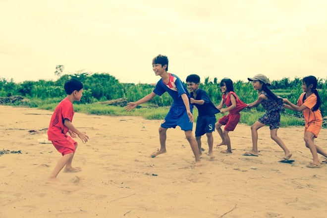 [-]Bộ[-]ảnh[-]đẹp[-]về[-]tuổi[-]thơ[-]"Nơi[-]không[-]có[-]sự[-]lo[-]âu"