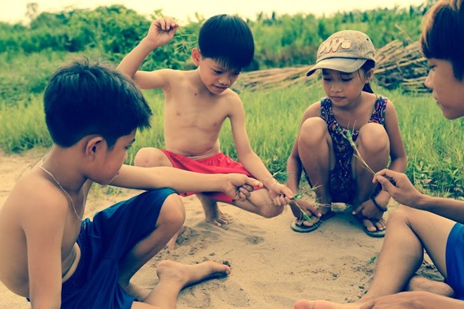 [-]Bộ[-]ảnh[-]đẹp[-]về[-]tuổi[-]thơ[-]"Nơi[-]không[-]có[-]sự[-]lo[-]âu"