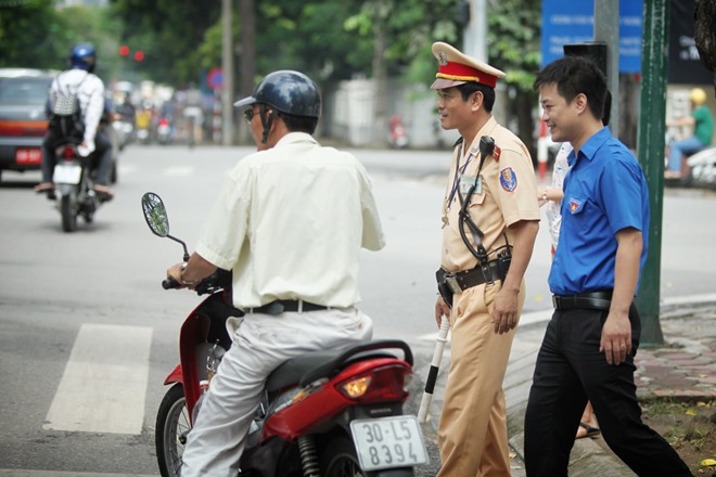 Ngứa[-]da[-]đầu[-]vì[-]đội[-]mũ[-]bảo[-]hiểm[-]kém[-]chất[-]lượng
