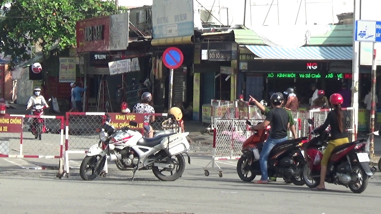 TP.[-]HCM;[-]Mưa[-]lớn[-]kéo[-]dài,[-]sập[-]mố[-]cầu[-]Tân[-]Kỳ[-]Tân[-]Quý