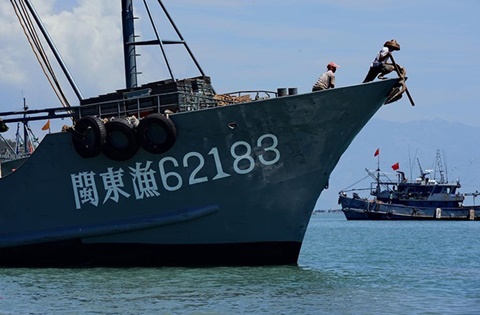 15.000[-]tàu[-]cá[-]Trung[-]Quốc[-]ào[-]ạt[-]tiến[-]vào[-]Biển[-]Đông