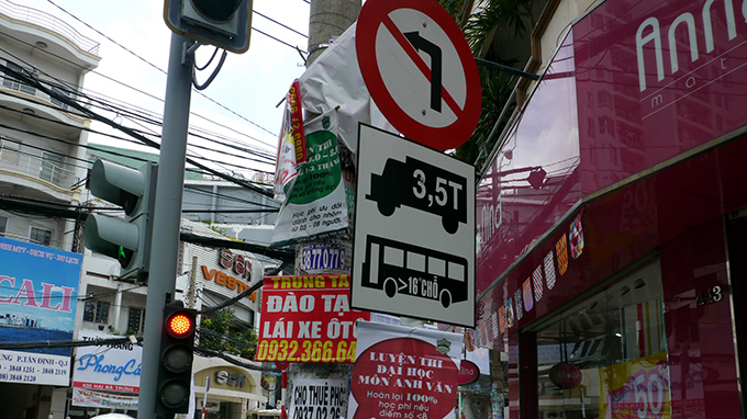 Sài[-]Gòn[-]đi[-]đâu[-]cũng[-]thấy[-]"cây[-]rác"