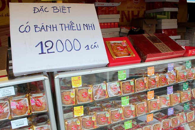 Bánh[-]trung[-]thu[-]treo[-]bảng[-]mua[-]1[-]tặng[-]1[-]trước[-]rằm[-]2[-]tuần
