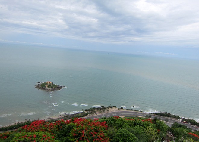 [-]Nơi[-]có[-]con[-]đường[-]đá[-]nằm[-]dưới[-]đáy[-]biển[-]độc[-]nhất[-]ở[-]Việt[-]Nam