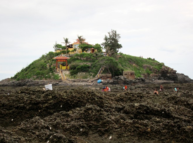 [-]Nơi[-]có[-]con[-]đường[-]đá[-]nằm[-]dưới[-]đáy[-]biển[-]độc[-]nhất[-]ở[-]Việt[-]Nam