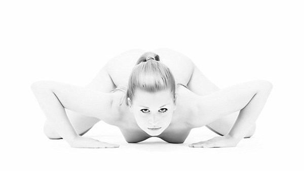 Yoga[-]khỏa[-]thân