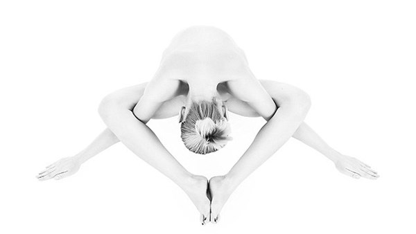 Yoga[-]khỏa[-]thân