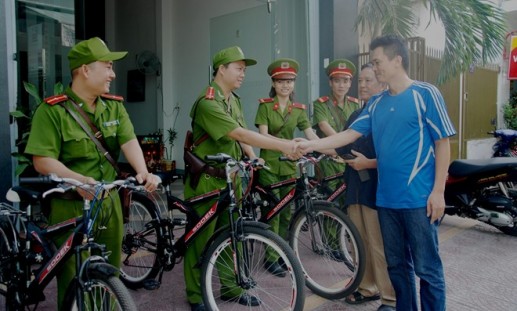 Cảnh sát đạp xe tuần tra, bắt cướp