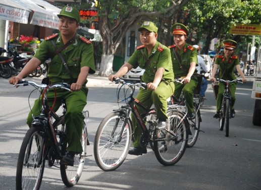 Cảnh sát đạp xe tuần tra, bắt cướp