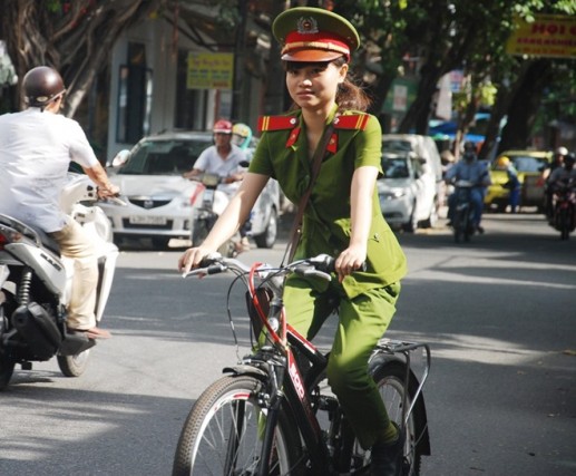 Cảnh sát đạp xe tuần tra, bắt cướp