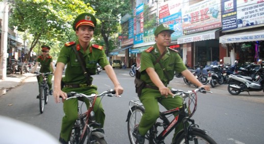 Cảnh sát đạp xe tuần tra, bắt cướp