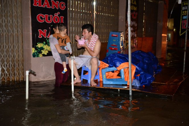 [-]Sài[-]Gòn[-]ngập,[-]kẹt[-]xe[-]chưa[-]từng[-]thấy
