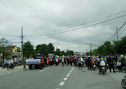 Hơn[-]500[-]ngư[-]dân[-]nộp[-]đơn[-]kiện[-]Formosa