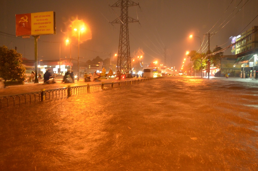 TPHCM:[-]Muốn[-]hết[-]ngập[-]trước[-]hết[-]phải[-]ngăn[-]thủy[-]triều