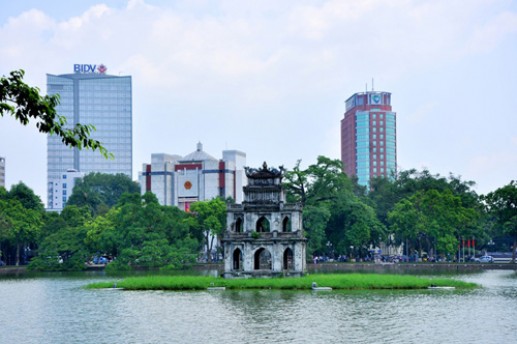 Hồ Gươm đẹp ngỡ ngàng khi thu sang