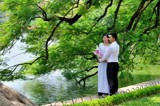 Hồ Gươm đẹp ngỡ ngàng khi thu sang