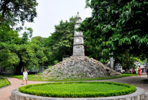 Hồ Gươm đẹp ngỡ ngàng khi thu sang
