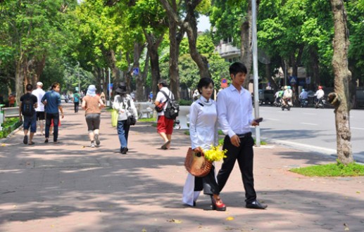 Hồ Gươm đẹp ngỡ ngàng khi thu sang