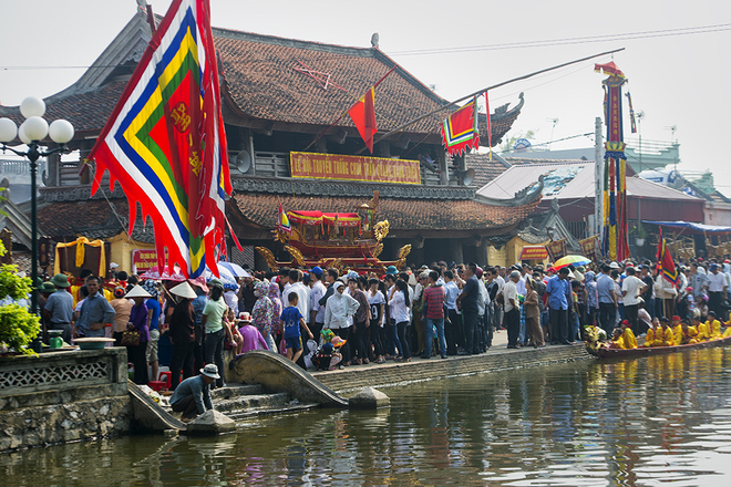 Tưng[-]bừng[-]hội[-]đua[-]thuyền[-]chùa[-]Keo[-]Hành[-]Thiện