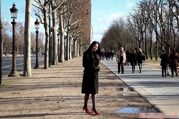 Sao[-]Việt[-]chụp[-]ảnh[-]kiểu[-]cách[-]khi[-]du[-]lịch[-]Paris