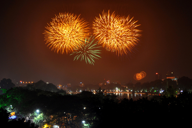 Pháo[-]hoa[-]rực[-]sáng[-]trời[-]Hà[-]Nội